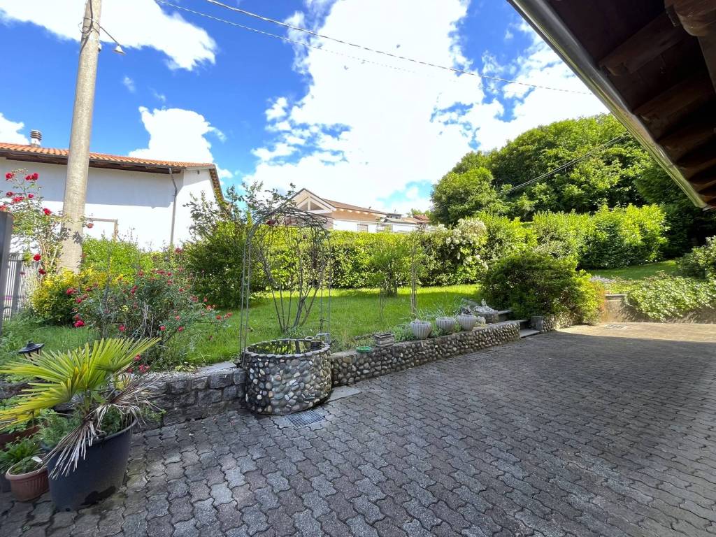 Casa indipendente a Biella in Strada Cantone Berna di Ponente, 12 - Foto 2