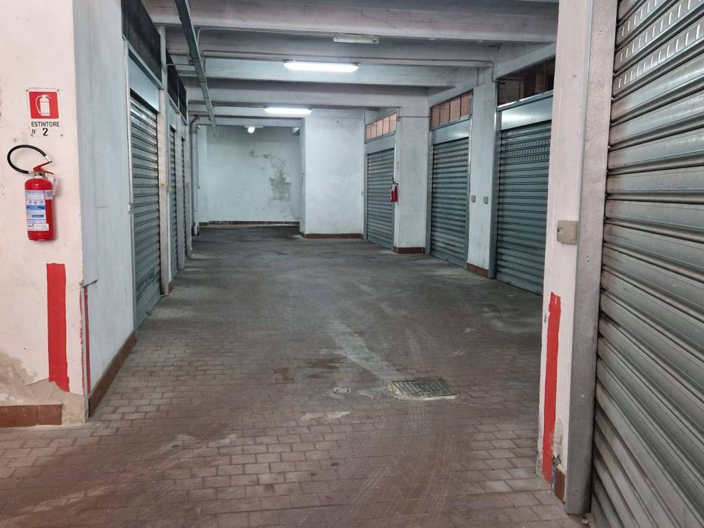 Box / garage a Salerno in Via Sant'Eremita, 22 - Foto 2