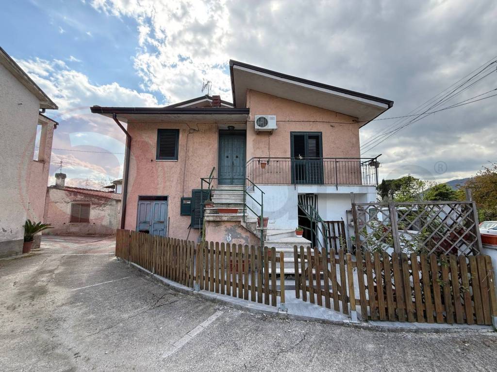 Casa indipendente a Cervaro in Via Volpazzoli, 11 - Foto 2