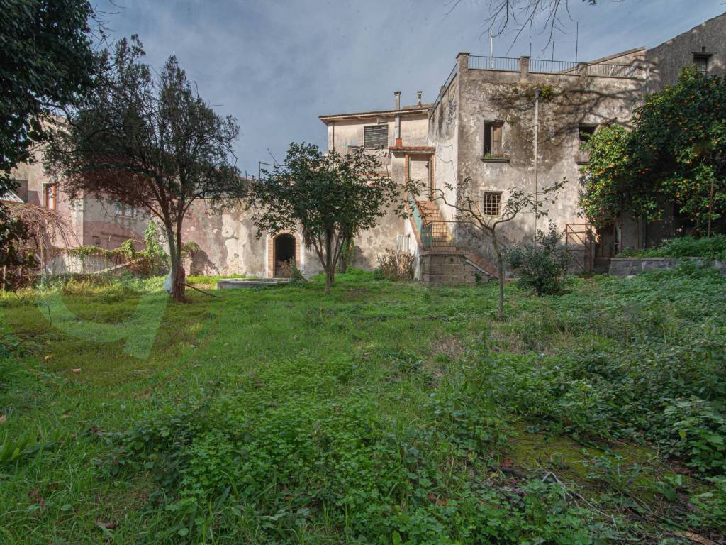 Palazzo / stabile a Sessa aurunca in Via Chiesa, 5 - Foto 2