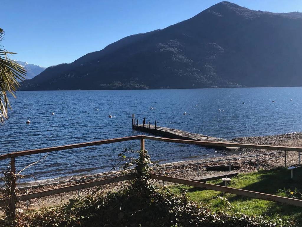 Villa a Cannobio in Strada Statale 34 Del Lago Maggiore, 21 - Foto 2