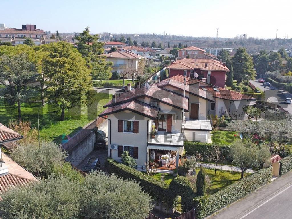 Villa a Peschiera del garda in Via Monte Pasubio - Foto 2