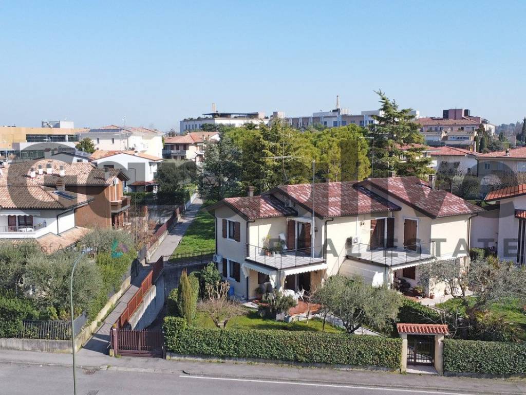 Villa a Peschiera del garda in Via Monte Pasubio - Foto 3