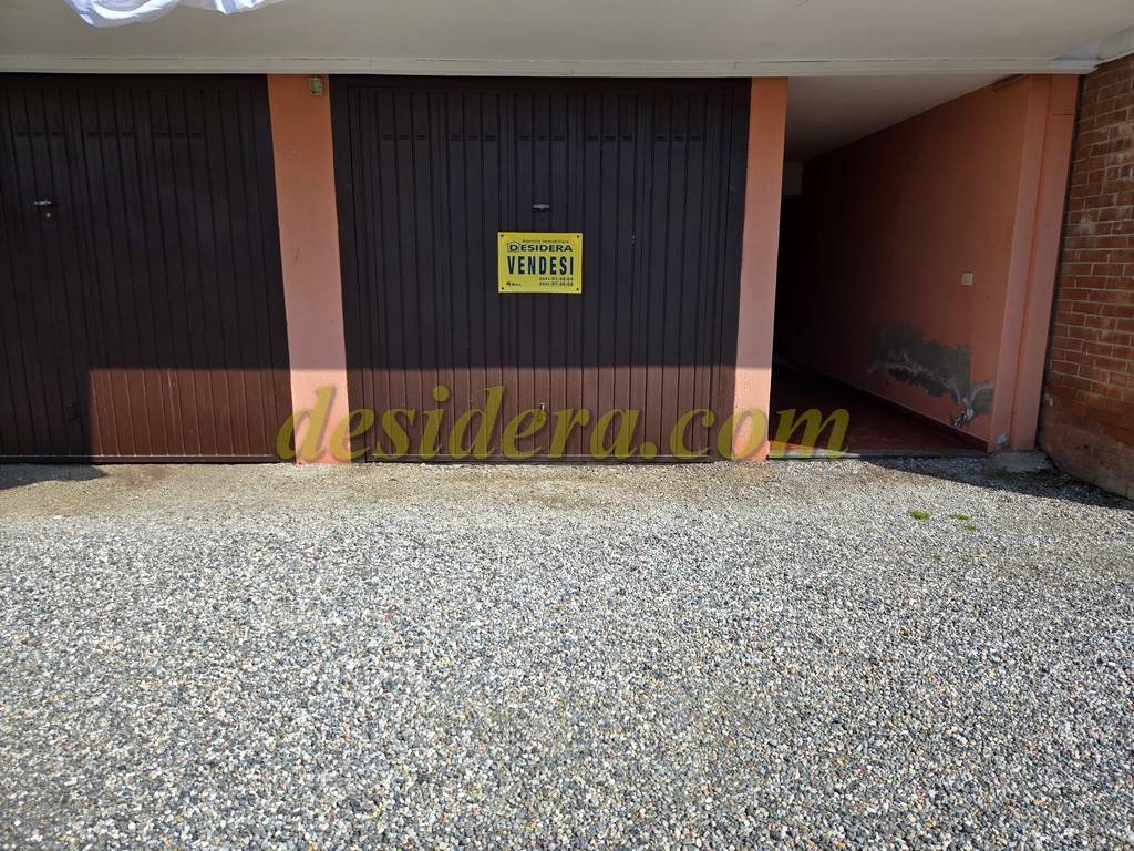 Box / garage a Castelletto sopra ticino in Via Riviera, 31 - Foto 2