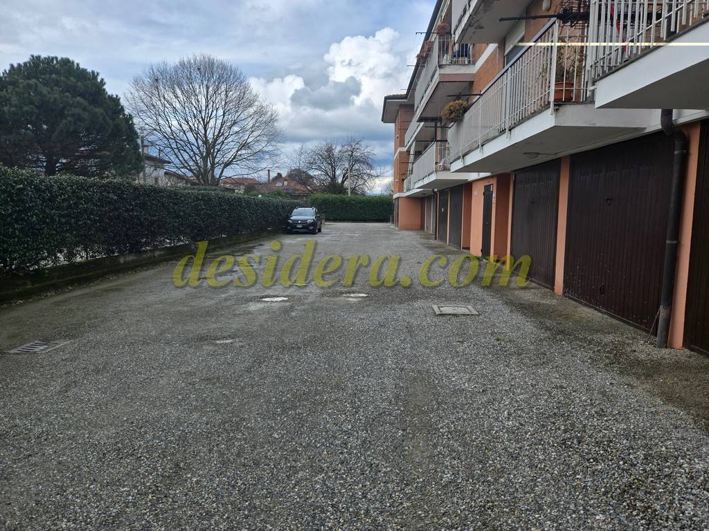 Box / garage a Castelletto sopra ticino in Via Riviera, 31 - Foto 3
