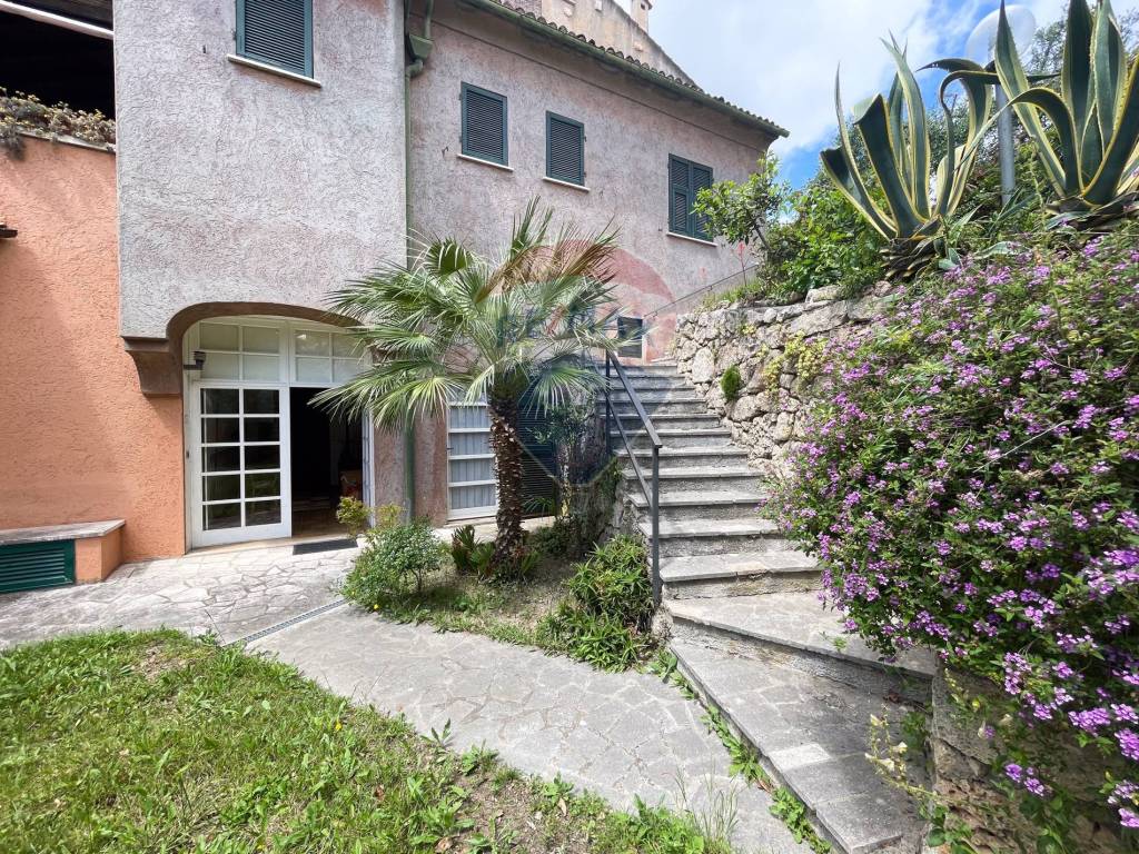 Appartamento a Finale ligure in via Flavio Gioia, 24 - Foto 2
