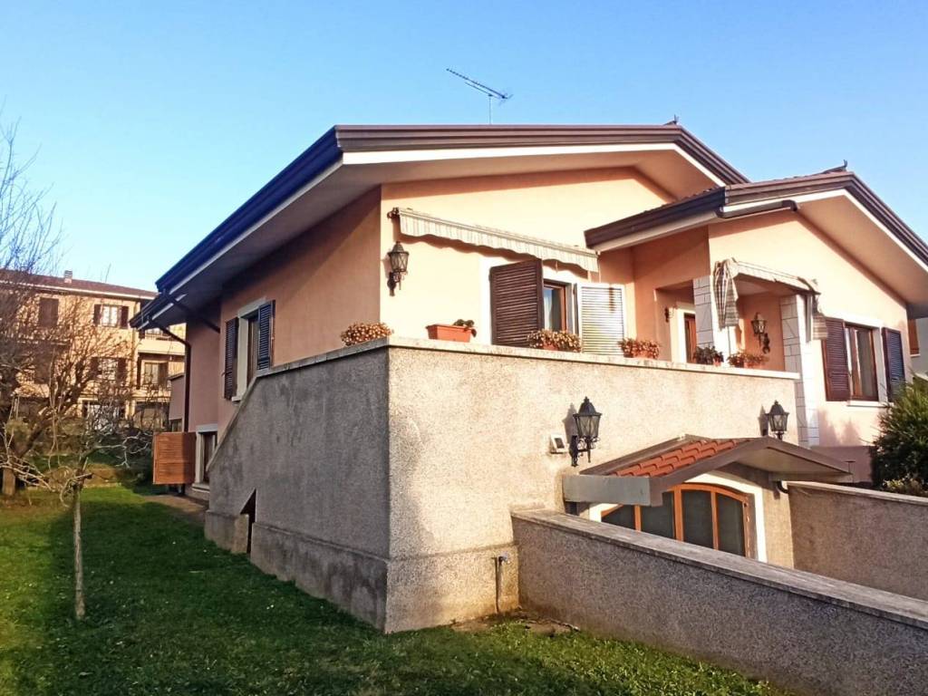 Villa a Castiglione delle stiviere in Via Dante Alighieri - Foto 3