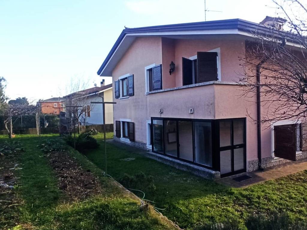 Villa a Castiglione delle stiviere in Via Dante Alighieri - Foto 4