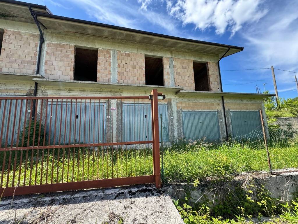 Casa indipendente a Capistrello in Via Canistro - Foto 2