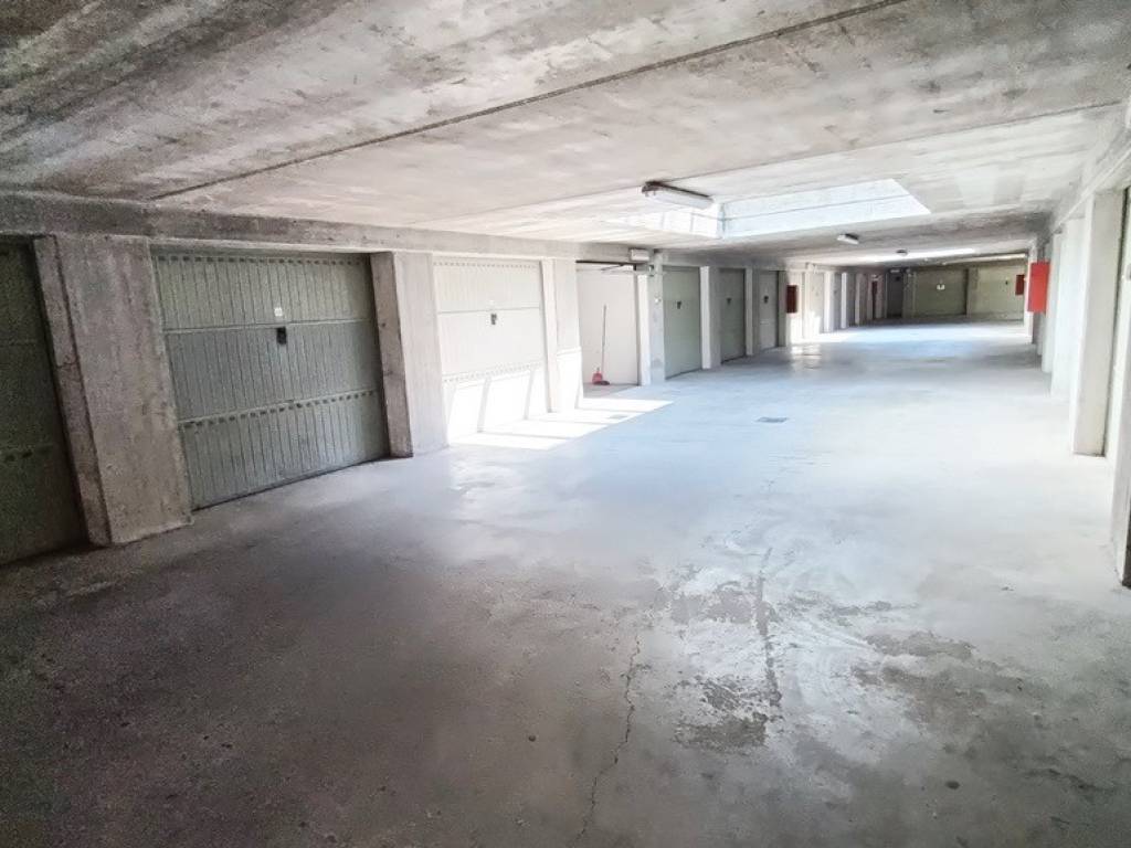 Box / garage a Reggiolo in Viale Luigi Einaudi, 1 - Foto 4