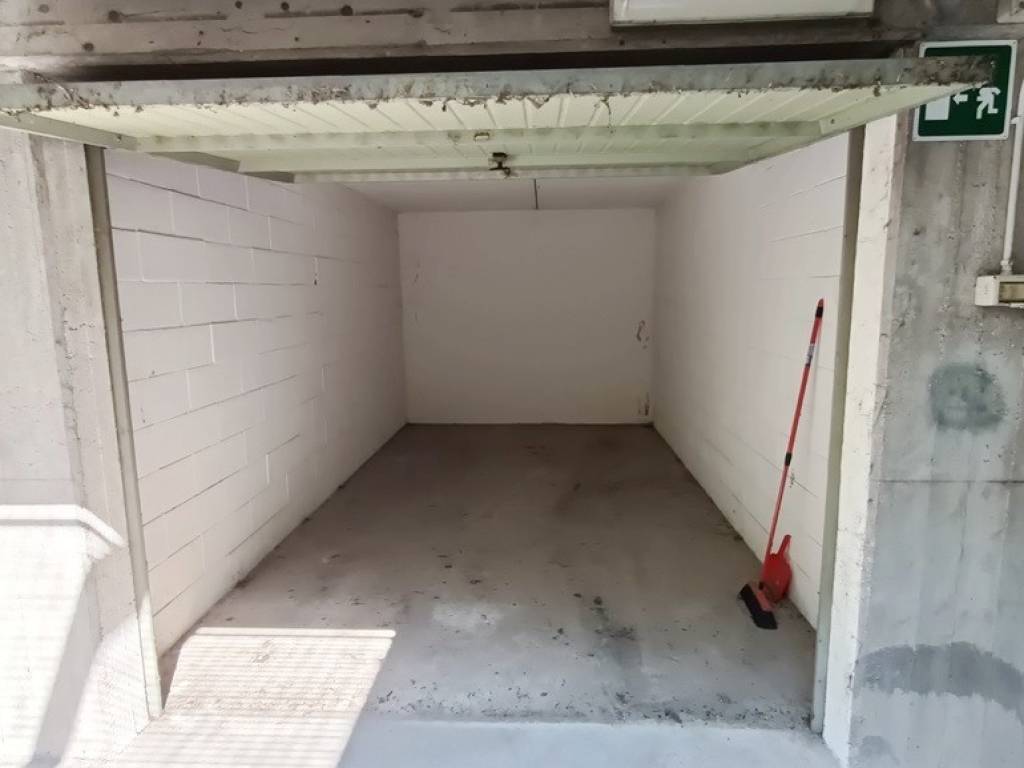 Box / garage a Reggiolo in Viale Luigi Einaudi, 1 - Foto 5