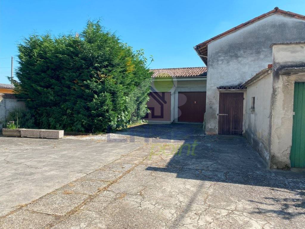 Casa indipendente a Gualtieri in via scaglioni - Foto 4