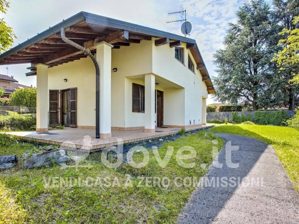 Villa a Brebbia in Via C. Cavour, 7 - Foto 4