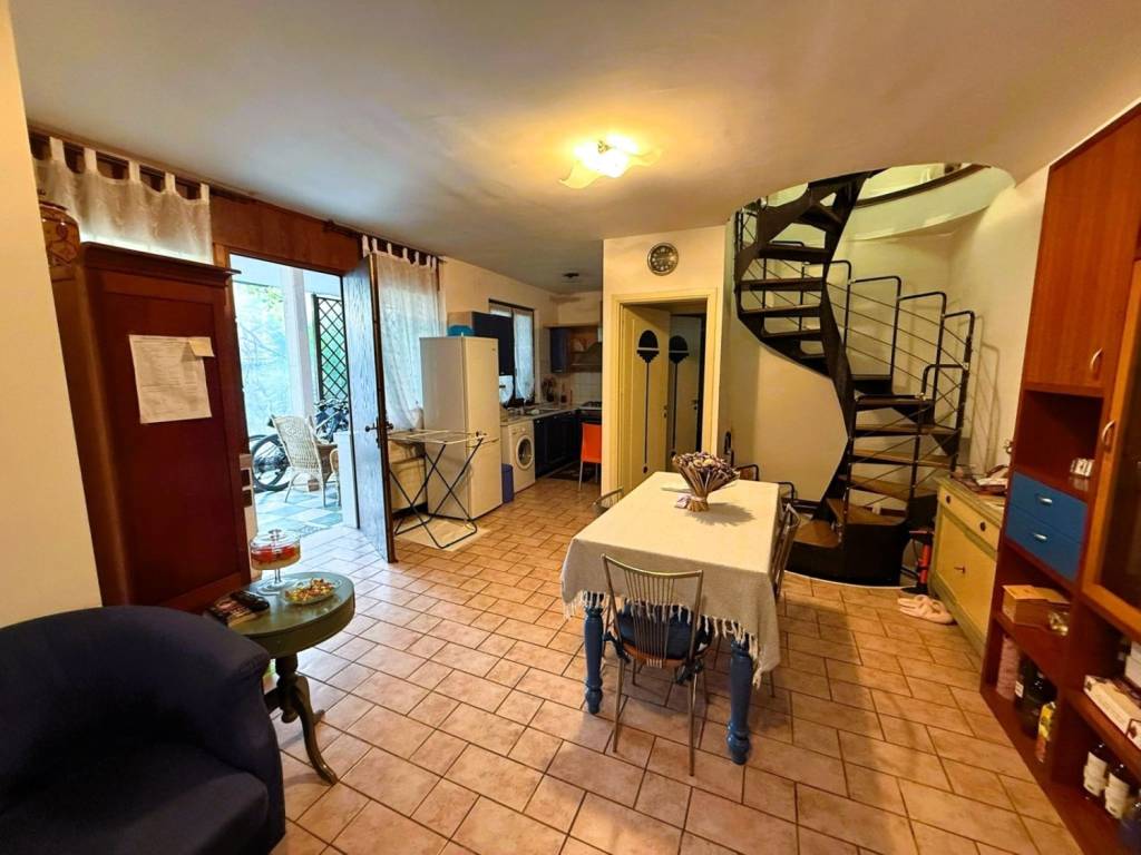 Appartamento a Desenzano del garda in via g. cesare , - Foto 2