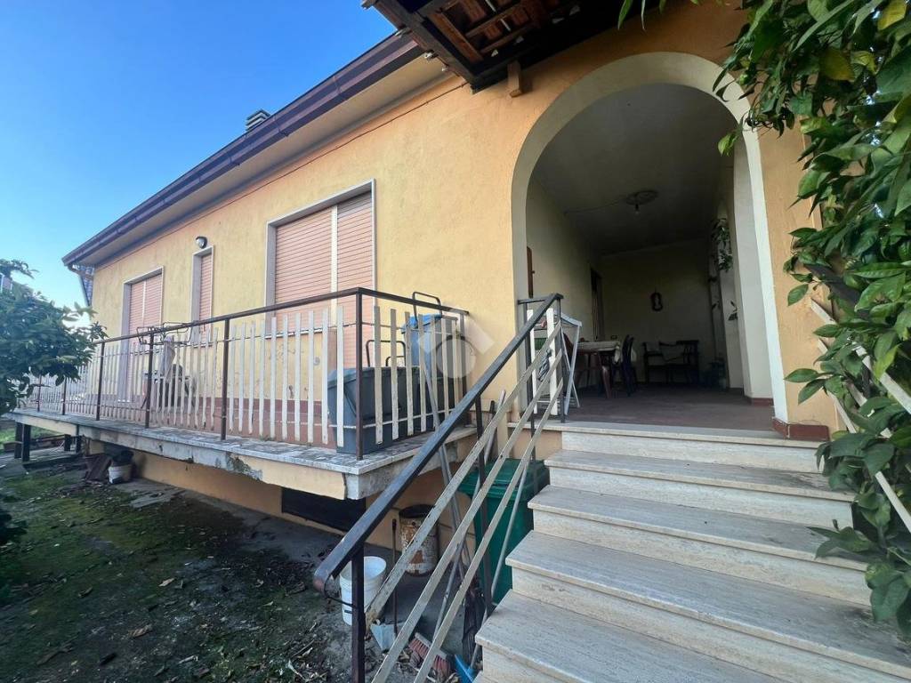 Casa indipendente a Frosinone in Via Valle Fioretta, 10 - Foto 2