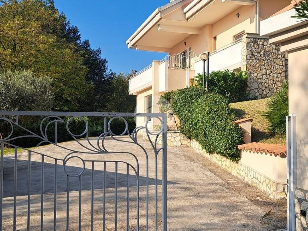 Villa a Frosinone in Via Prefelci, 34 - Foto 2