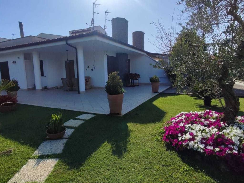 Villetta a schiera a San felice circeo in Viale Regina Elena, 64 - Foto 2