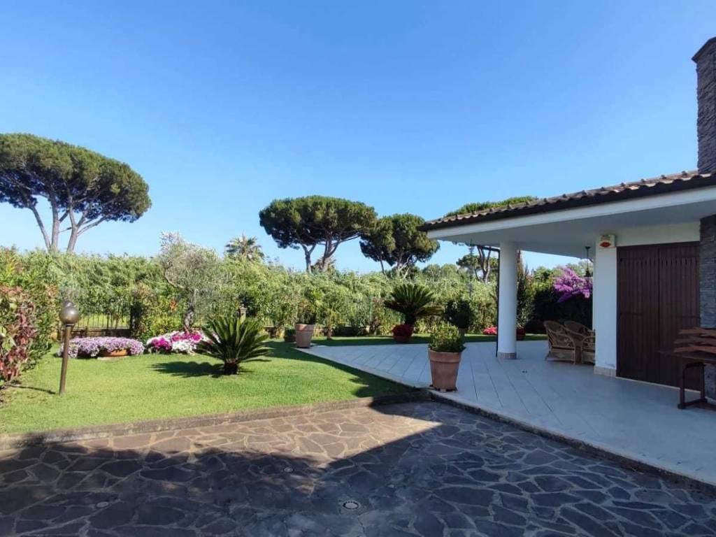 Villetta a schiera a San felice circeo in Viale Regina Elena, 64 - Foto 3