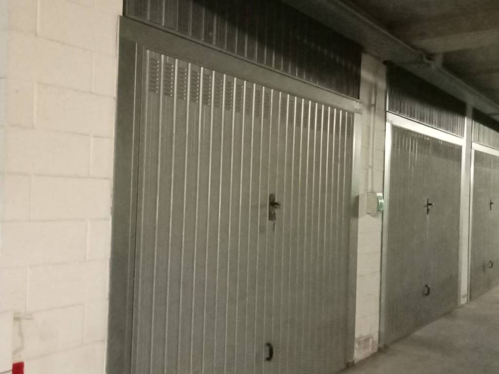 Box / garage a Livorno in Viale Giosuè Carducci, 1 - Foto 2