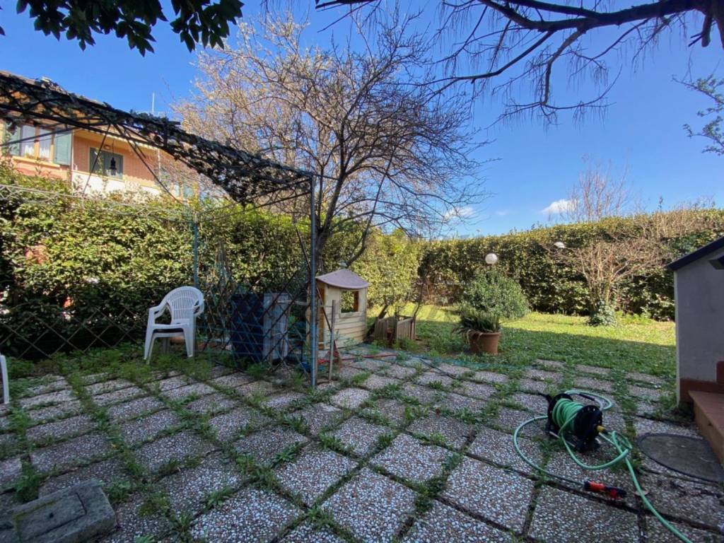 Villa a Rosignano marittimo in Via Dante Alighieri s.n.c - Foto 5