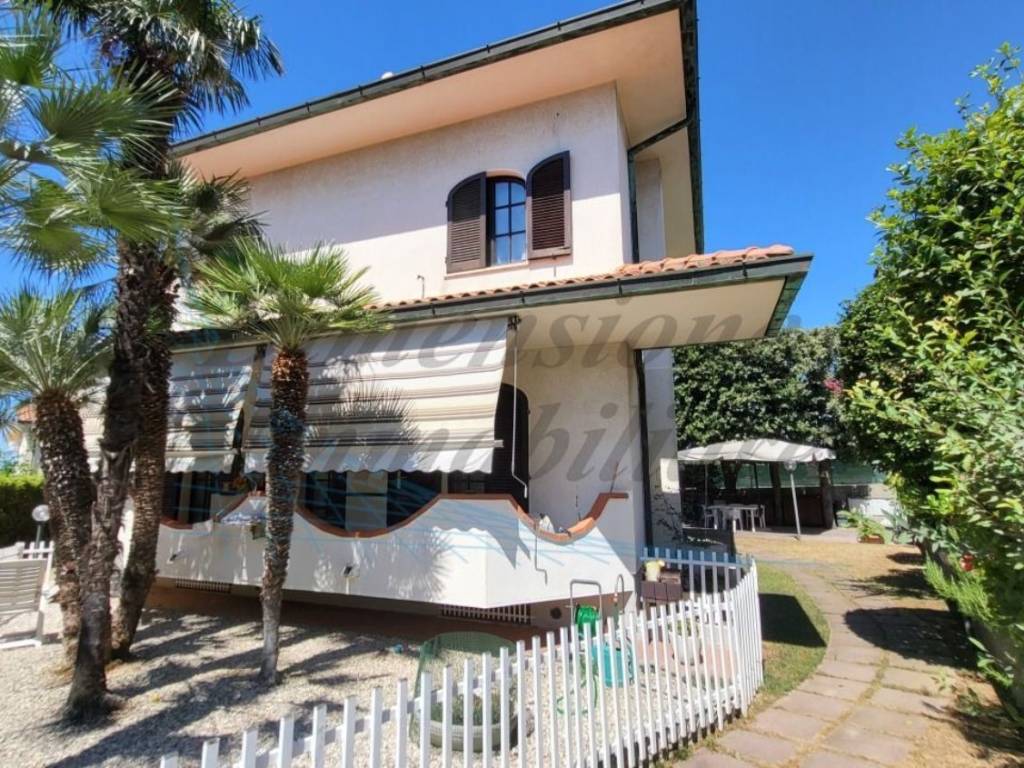 Villa a Rosignano marittimo in Via Lago D'Iseo s.n.c - Foto 4