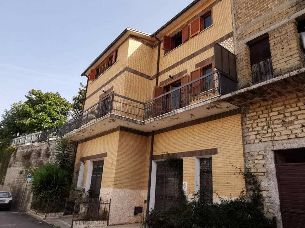 Villa a Monteleone sabino in Piazza San Giovanni - Foto 2