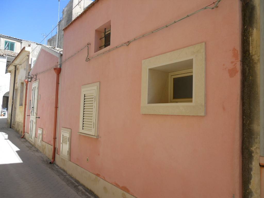 Villetta a schiera a Modica in Corso Santa Teresa, 97015 Modica RG, Italia - Foto 2