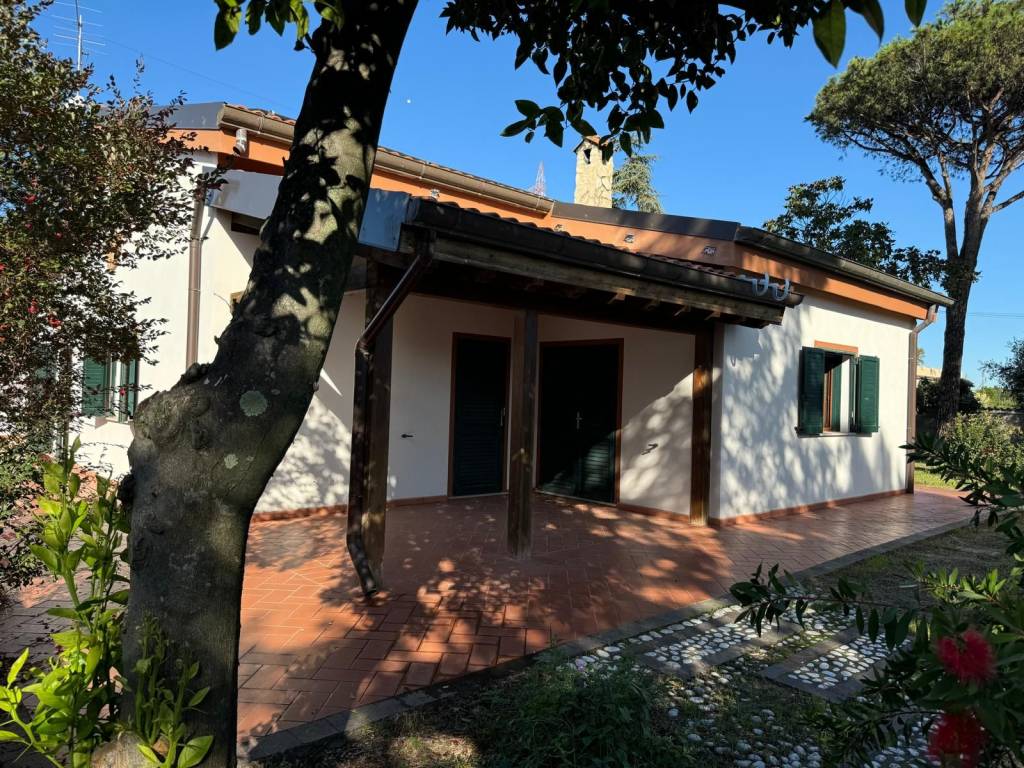 Villa a Aprilia in Via Vulcano - Foto 2