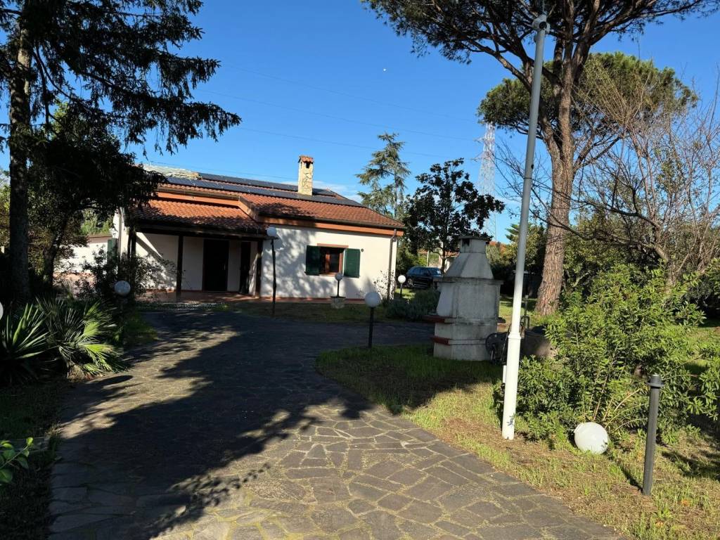 Villa a Aprilia in Via Vulcano - Foto 3