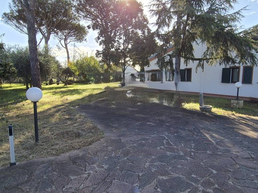 Villa a Aprilia in Via Vulcano - Foto 4