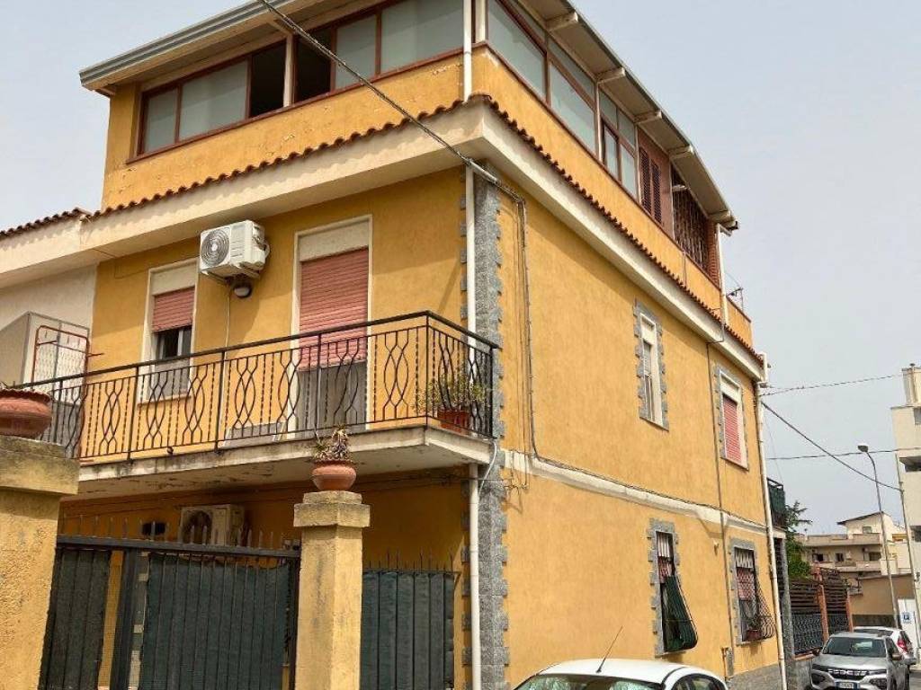 Appartamento a Venetico in Via delle Officine - Foto 2
