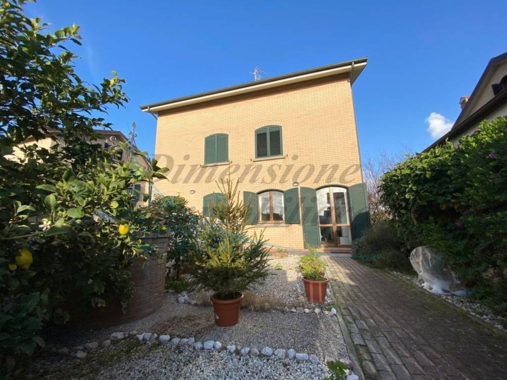 Villa a Rosignano marittimo in Via Dante Alighieri s.n.c - Foto 5