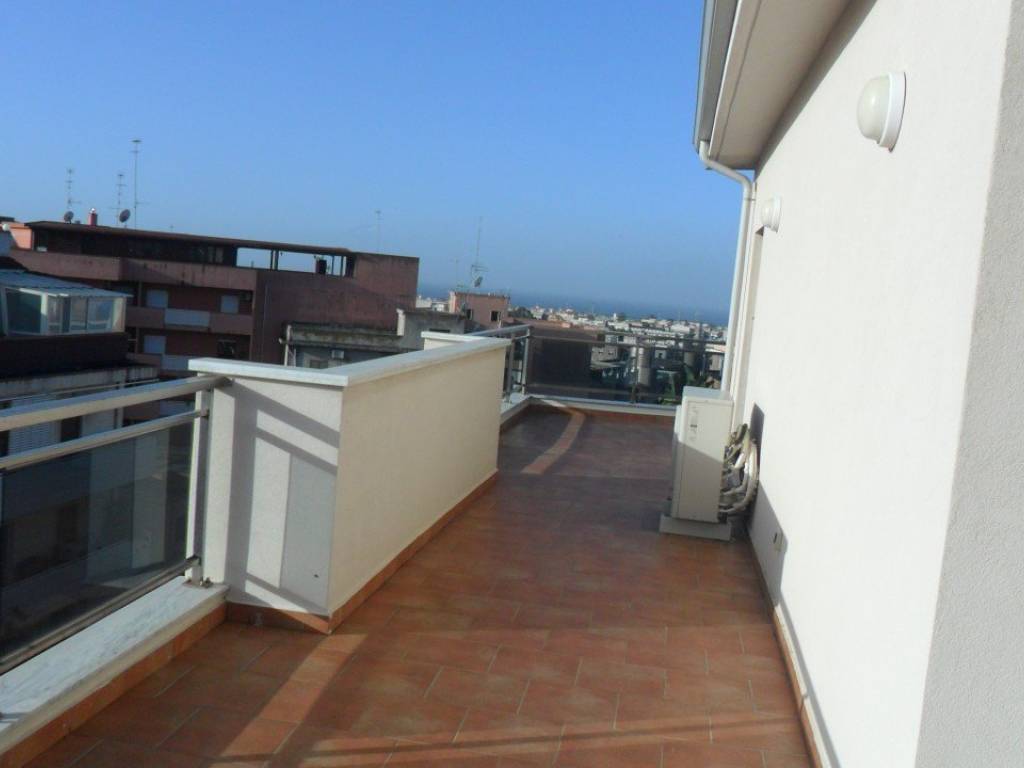 Attico / mansarda a Reggio calabria in Dir.Gullì Di Viale Pio XI - Foto 3
