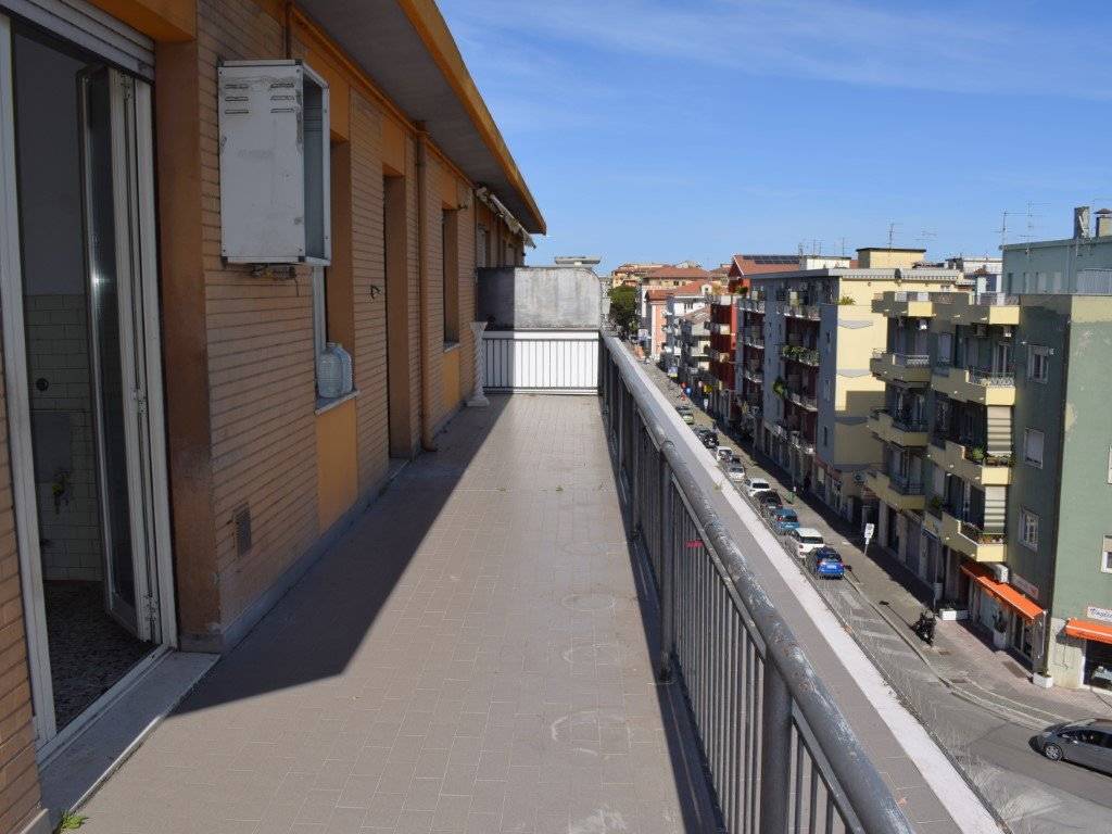 Attico / mansarda a Pescara in Piazza Luigi Pierangeli, 8 - Foto 3