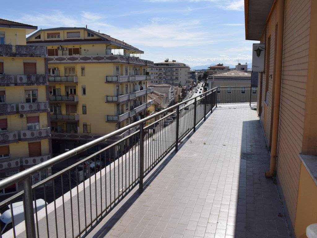 Attico / mansarda a Pescara in Piazza Luigi Pierangeli, 8 - Foto 4