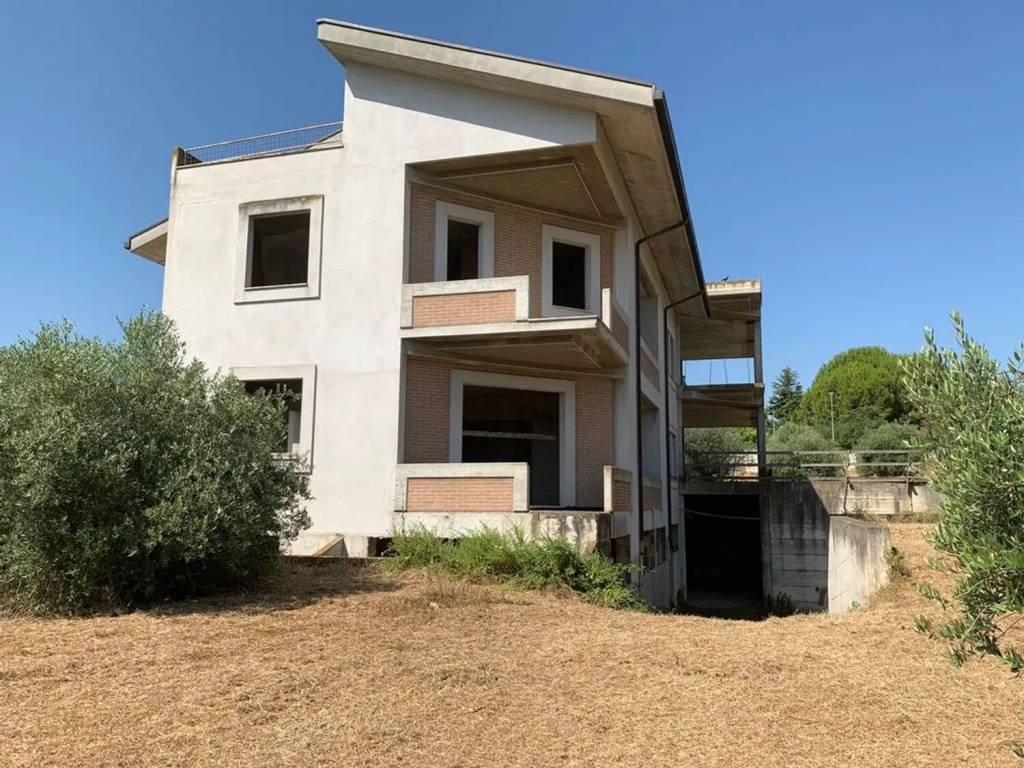Villa a Città sant'angelo in Via Leonardo Petruzzi S.N.C. - Foto 2
