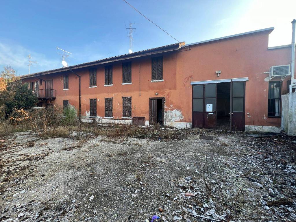 Palazzo / stabile a Jerago con orago in Via Giuseppe Garibaldi, 5 - Foto 4