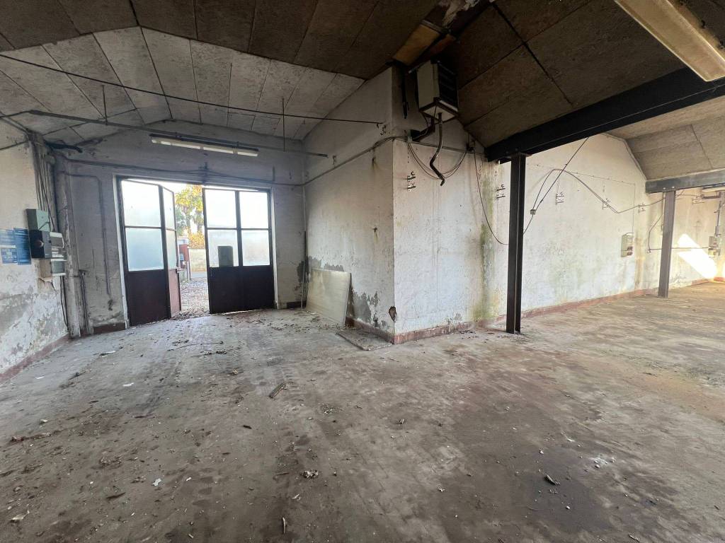 Palazzo / stabile a Jerago con orago in Via Giuseppe Garibaldi, 5 - Foto 5