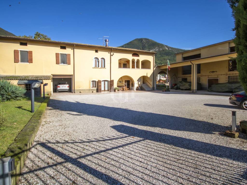 Villa a Caprino veronese in Via Possession - Foto 2