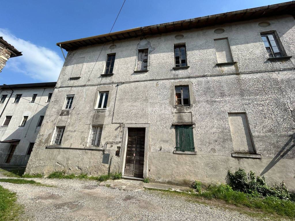 Appartamento a Faloppio in Via Borgo Antico 10 - Foto 1