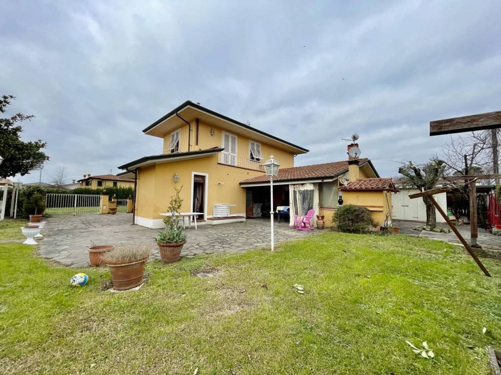 Villa a Porcari in Via Giacomo Puccini, 2922, 55016 Porcari LU - Foto 4