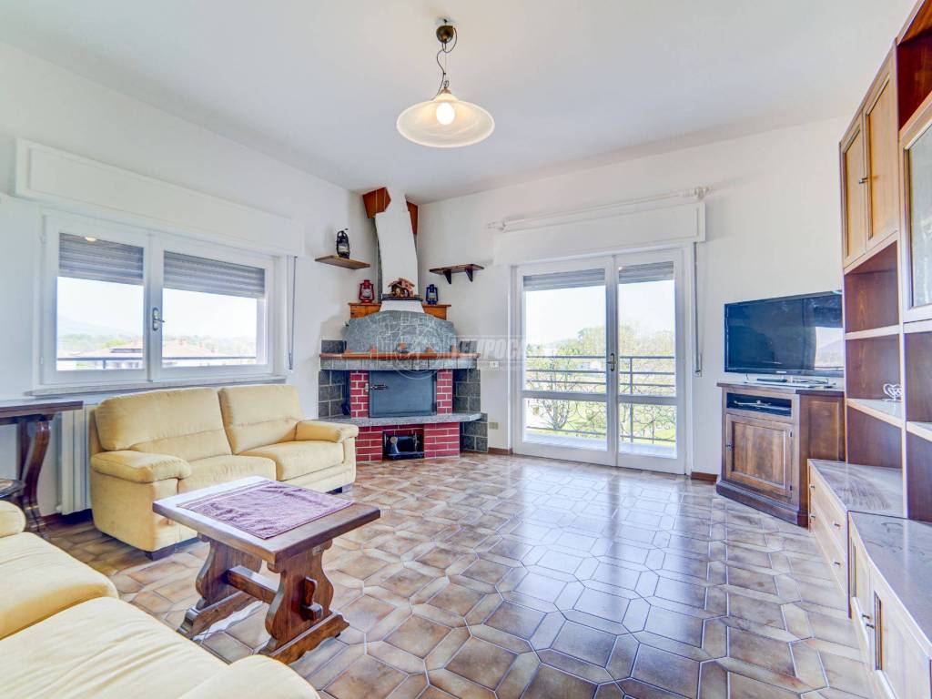 Appartamento a Brebbia in Via Vignetta - Foto 4