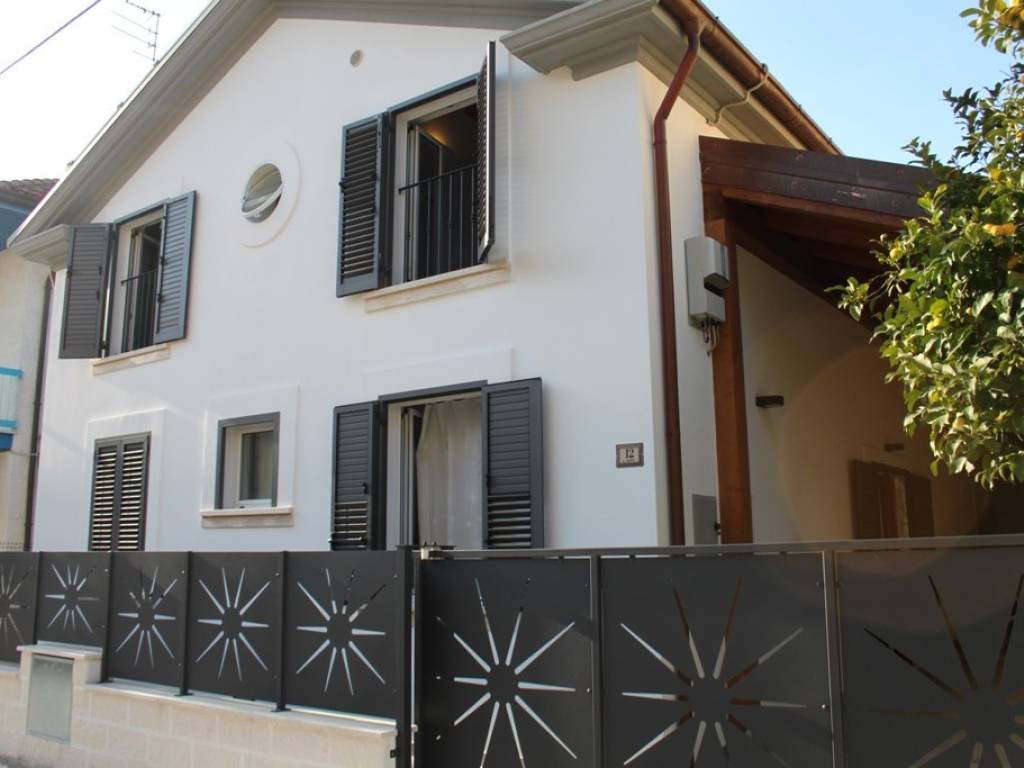 Villa a Alba adriatica in Via Marche, 12 - Foto 2