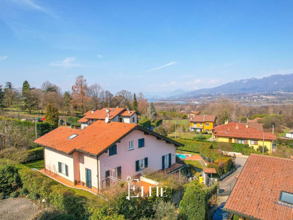 Villa a Azzate in Via Camillo Benso di Cavour, 16 - Foto 3