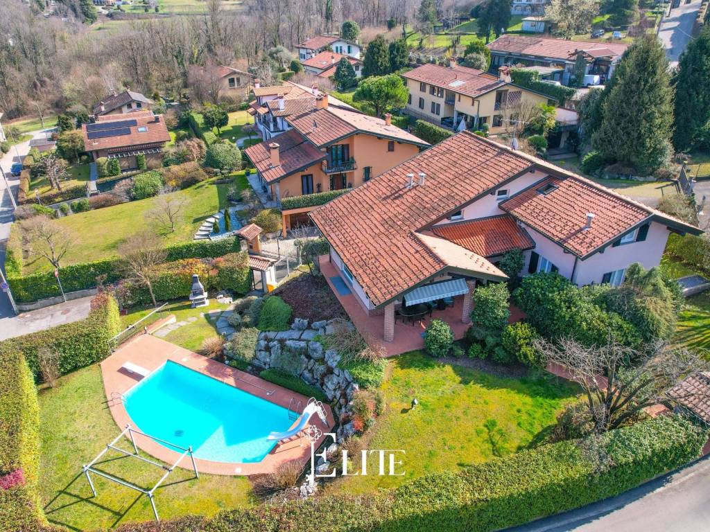 Villa a Azzate in Via Camillo Benso di Cavour, 16 - Foto 4