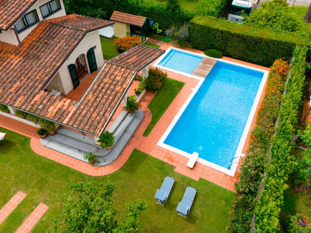 Villa a Forte dei marmi in Via Martiri Sassaia, 5 - Foto 5