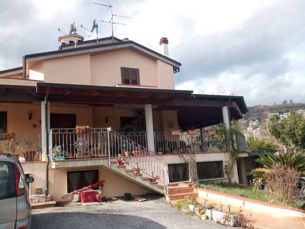 Villa a Teramo in Via Manthone S.N.C. - Foto 2