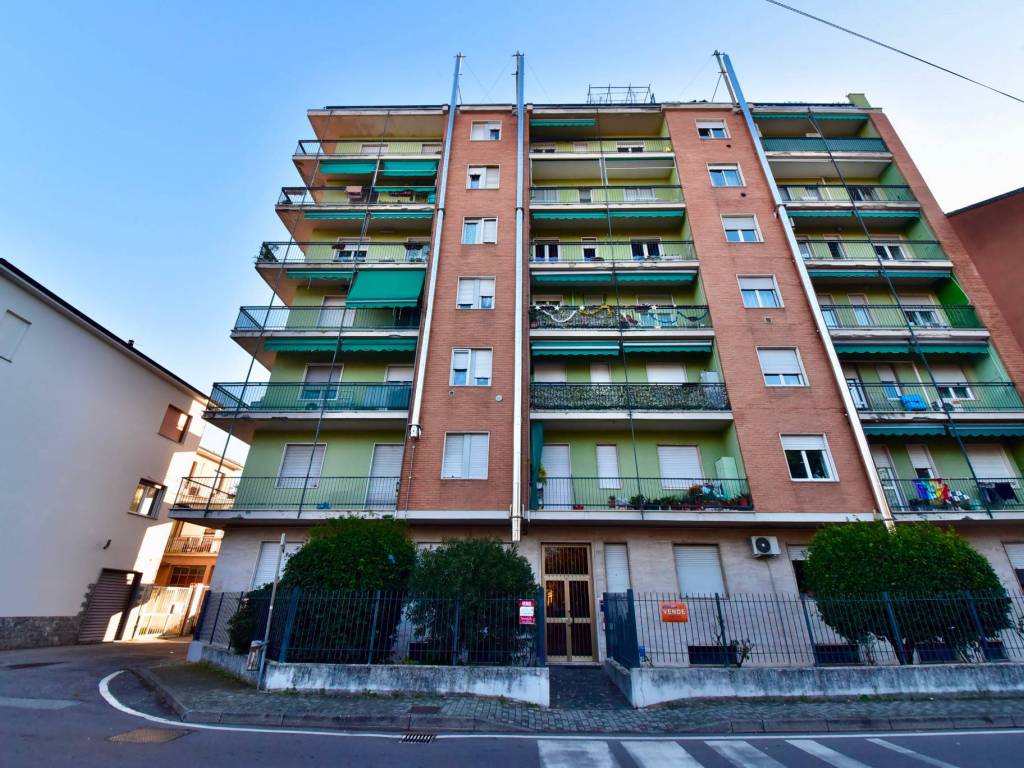 Appartamento a Limbiate in Via Silvio Pellico, 8 - Foto 4
