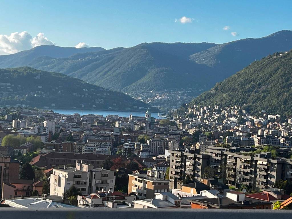 Appartamento a Como in Via Giuseppe Airoldi, 1 - Foto 2