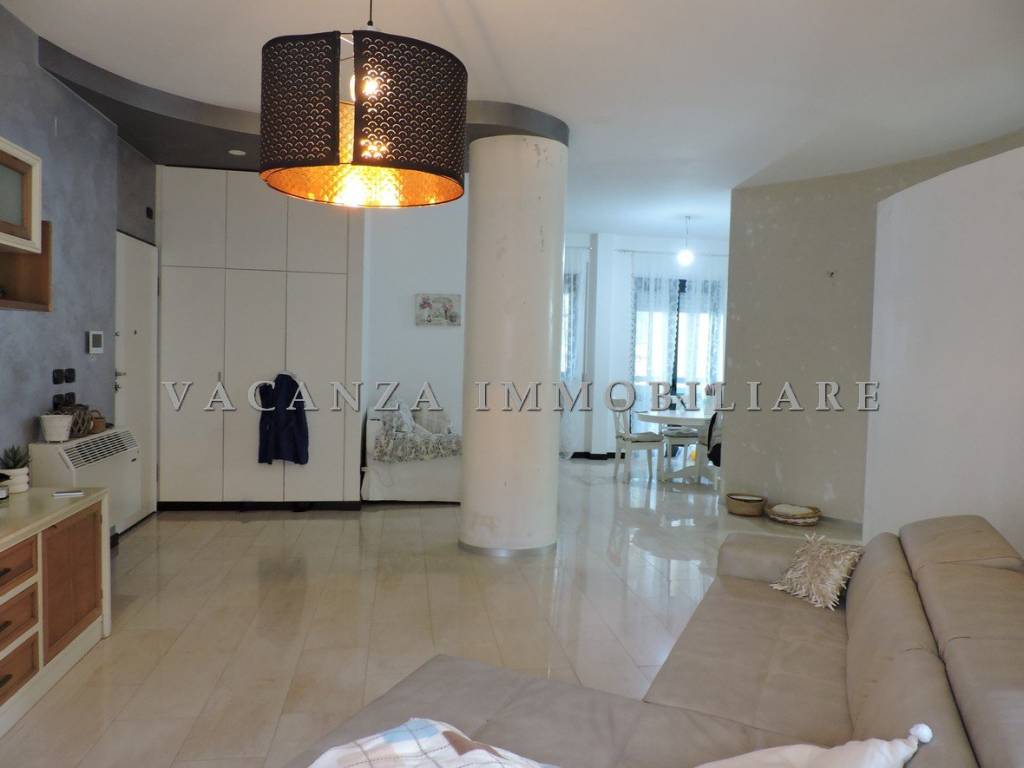 Appartamento a Castellaneta in Viale Aldo Moro - Foto 4